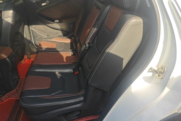Used Dongfeng Fengon 580 2017 1.5T Manual Luxury Model Interior 4