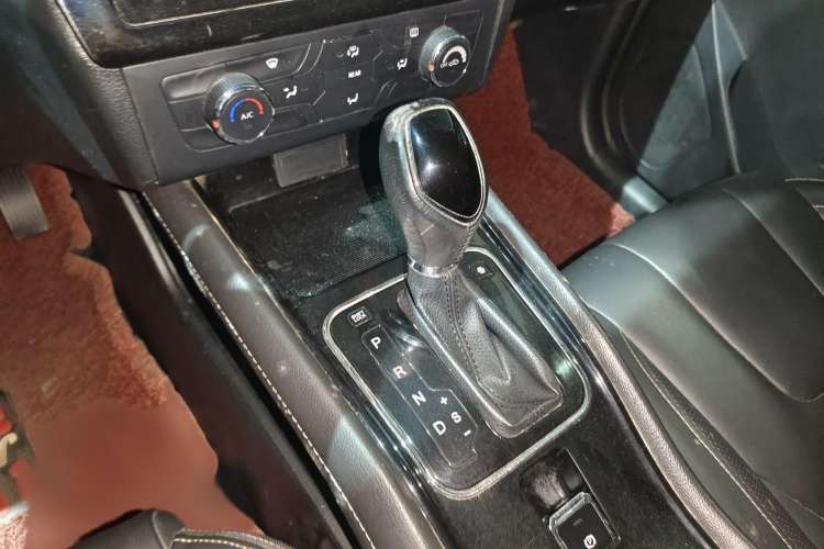 Used Dongfeng Fengon 580 2017 1.5T CVT Comfort Model Interior 4