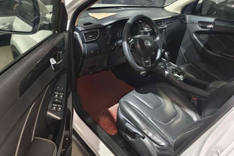 Used Dongfeng Fengon 580 2017 1.5T CVT Comfort Model Interior 5