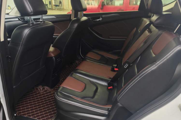 Used Dongfeng Fengon 580 2017 1.5T Manual Luxury Model Interior 6