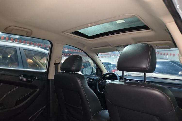 Used Dongfeng Fengon 580 2017 1.5T CVT Comfort Model Interior 6