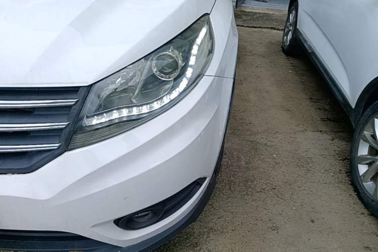 Used Dongfeng Fengon 580 2017 Revised Version 1.5T CVT Luxury Edition Left Front Headlight