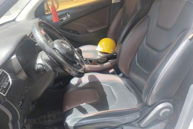 Used Dongfeng Fengon 580 2017 1.5T Manual Luxury Model Left Front Seat