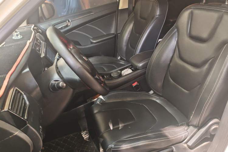 Used Dongfeng Fengon 580 2017 1.5T CVT Luxury Model Left Front Seat