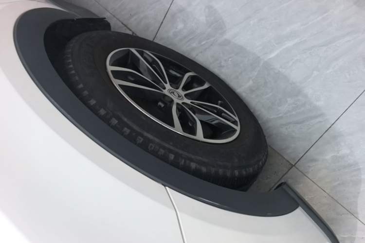 Used Dongfeng Fengon 580 2017 1.5T CVT Smart Style Model Left Front Wheel Hub