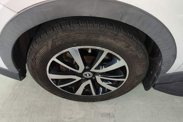Used Dongfeng Fengon 580 2017 1.5T Manual Luxury Model Left Front Wheel Hub