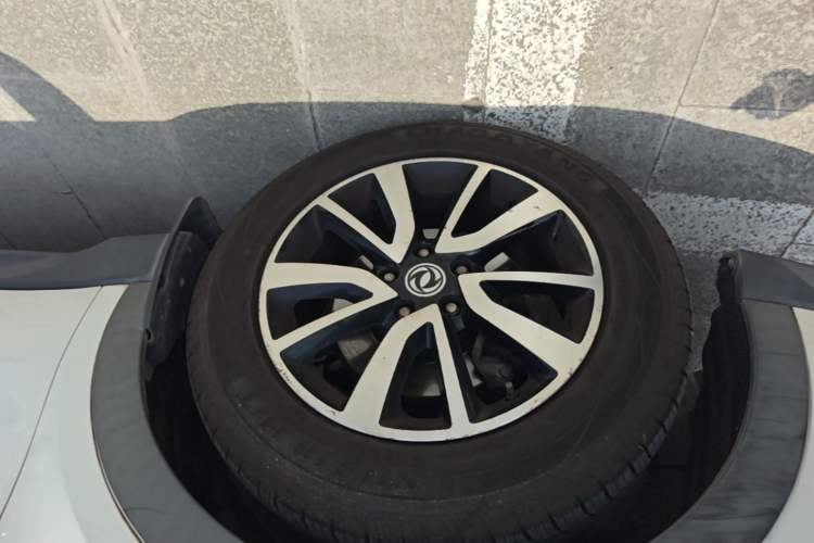 Used Dongfeng Fengon 580 2017 1.5T CVT Luxury Model Left Front Wheel Hub
