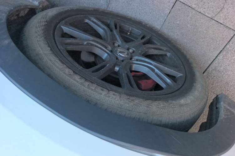Used Dongfeng Fengon 580 2017 1.5T CVT Smart Style Model Left Front Wheel Hub