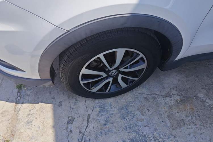 Used Dongfeng Fengon 580 2017 1.5T Manual Luxury Model Left Front Wheel Hub