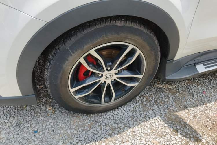 Used Dongfeng Fengon 580 2017 1.5T CVT Smart Style Model Left Front Wheel Hub