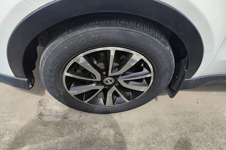 Used Dongfeng Fengon 580 2017 1.5T Manual Luxury Model Left Front Wheel Hub
