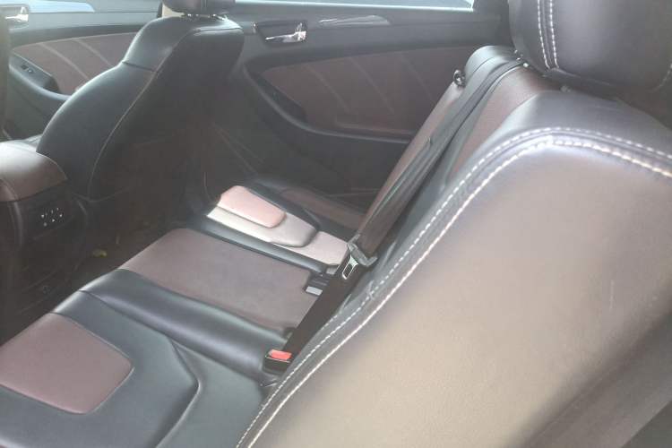 Used Dongfeng Fengon 580 2017 Revised Version 1.5T CVT Luxury Edition Left Rear Seat