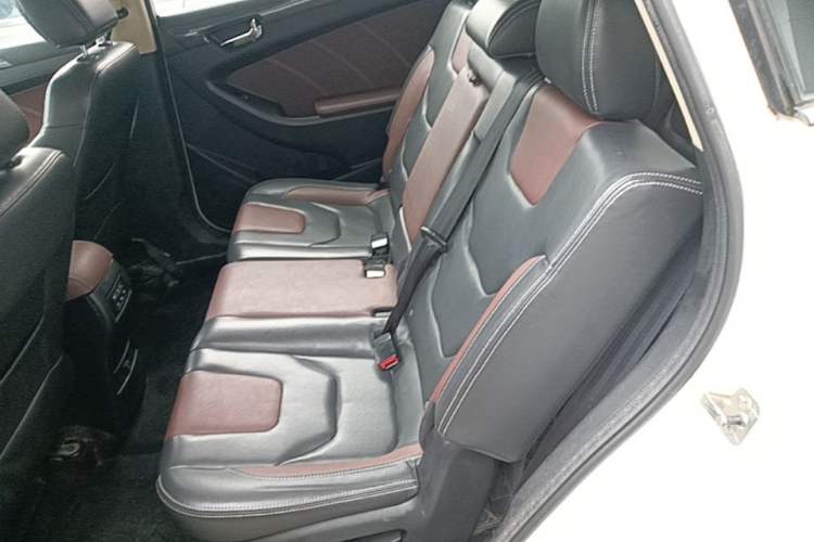 Used Dongfeng Fengon 580 2017 Revised Version 1.5T CVT Luxury Edition Left Rear Seat