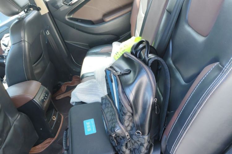 Used Dongfeng Fengon 580 2017 Revised Version 1.5T CVT Luxury Edition Left Rear Seat