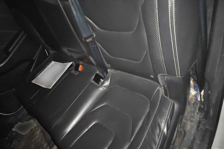 Used Dongfeng Fengon 580 2017 Revised Version 1.5T CVT Luxury Edition Left Rear Seat