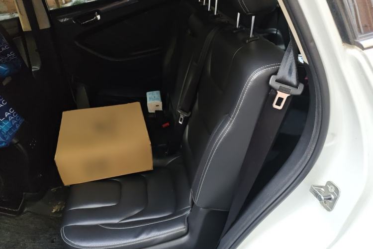 Used Dongfeng Fengon 580 2017 Revised Version 1.5T CVT Luxury Edition Left Rear Seat