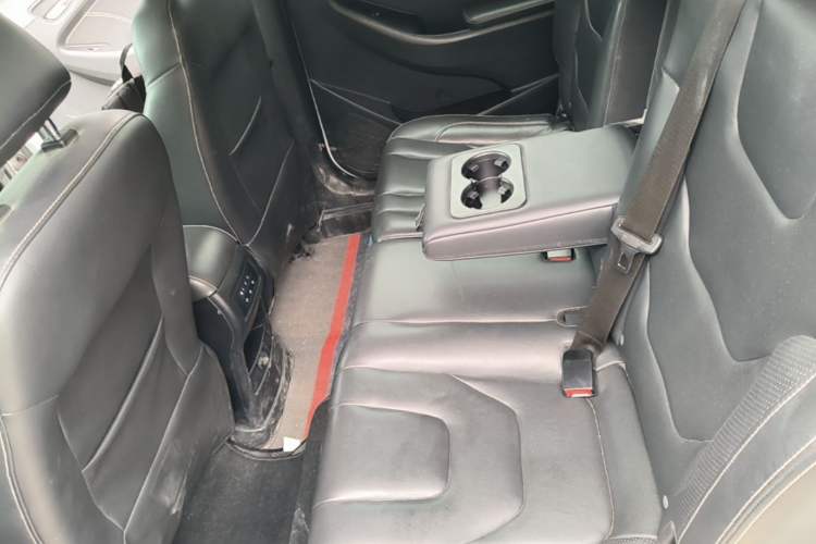 Used Dongfeng Fengon 580 2017 Revised Version 1.5T CVT Luxury Edition Left Rear Seat