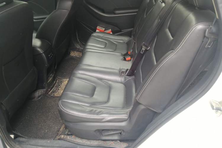 Used Dongfeng Fengon 580 2017 Revised Version 1.5T CVT Luxury Edition Left Rear Seat