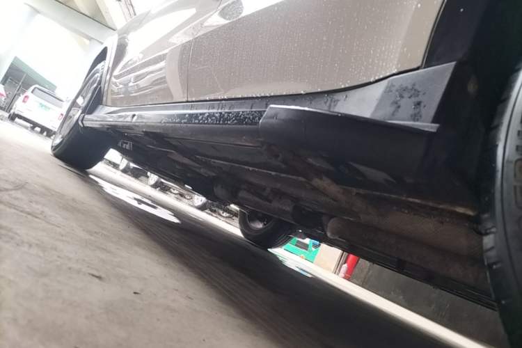 Used Dongfeng Fengon 580 2017 1.8L Manual Comfort Model Left Side Sill