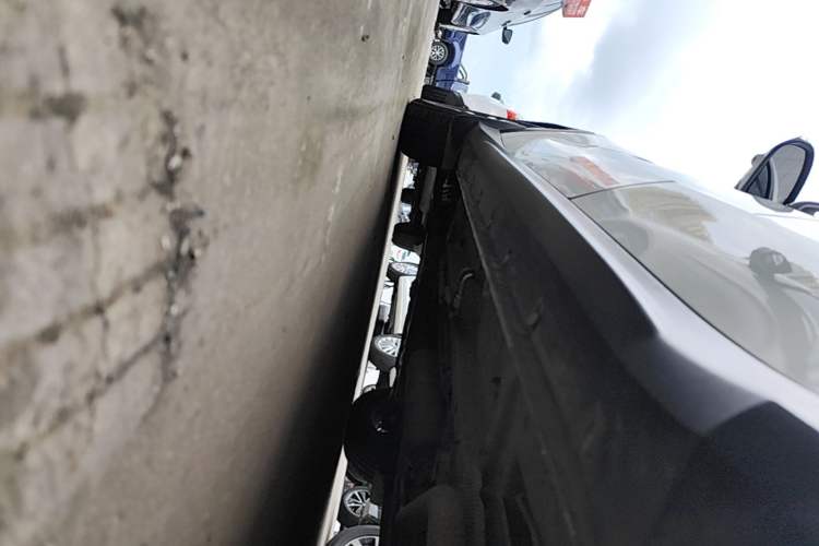 Used Dongfeng Fengon 580 2017 1.5T Manual Luxury Model Left Side Sill