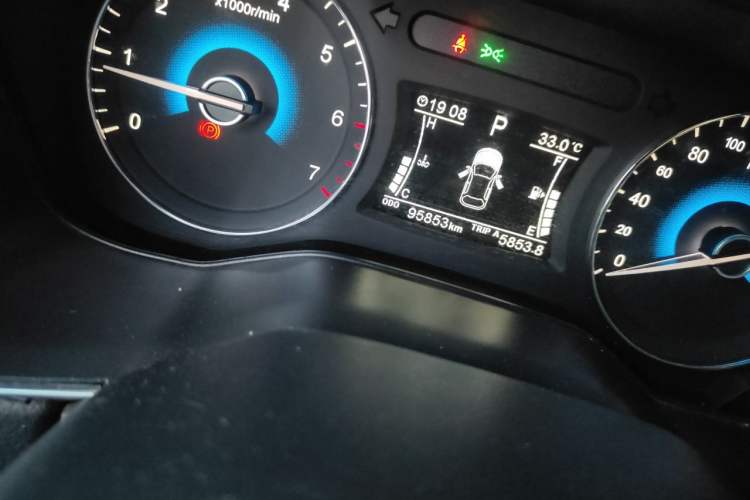 Used Dongfeng Fengon 580 2017 1.5T CVT Smart Style Model Odometer Close Up
