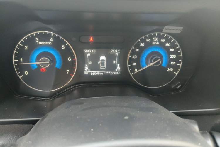 Used Dongfeng Fengon 580 2017 1.5T Manual Luxury Model Odometer Close Up