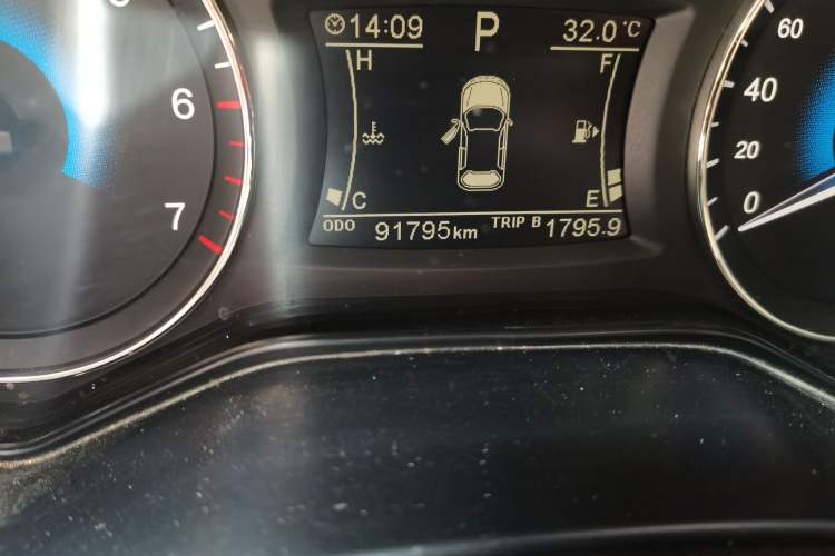 Used Dongfeng Fengon 580 2017 1.5T CVT Comfort Model Odometer Close Up