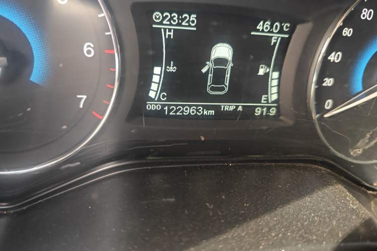 Used Dongfeng Fengon 580 2017 1.5T Manual Luxury Model Odometer Close Up