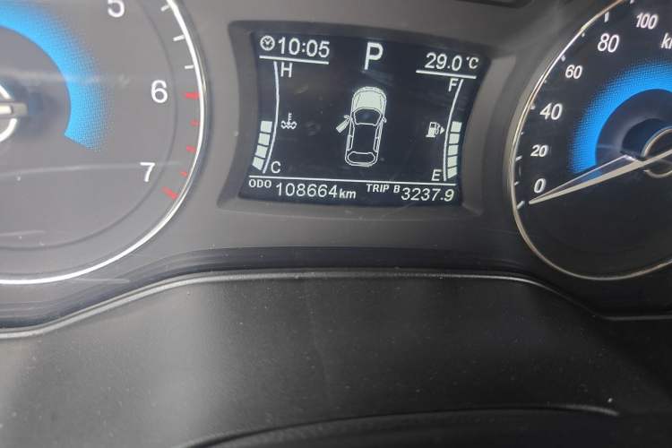 Used Dongfeng Fengon 580 2017 1.5T CVT Smart Connectivity Model Odometer Close Up