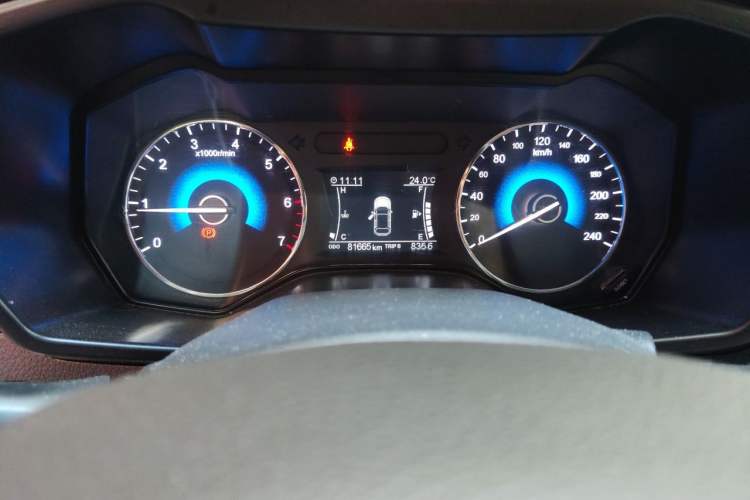 Used Dongfeng Fengon 580 2017 1.5T Manual Luxury Model Odometer Close Up