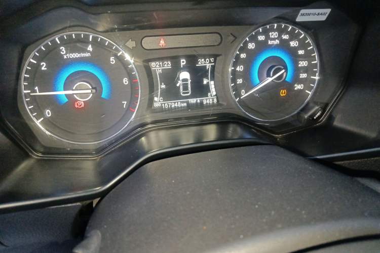 Used Dongfeng Fengon 580 2017 1.5T CVT Luxury Model Odometer Close Up