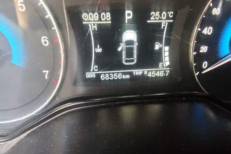 Used Dongfeng Fengon 580 2017 1.5T CVT Luxury Model Odometer Close Up
