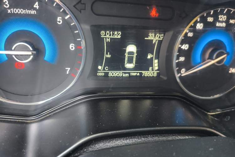 Used Dongfeng Fengon 580 2017 1.5T Manual Luxury Model Odometer Close Up