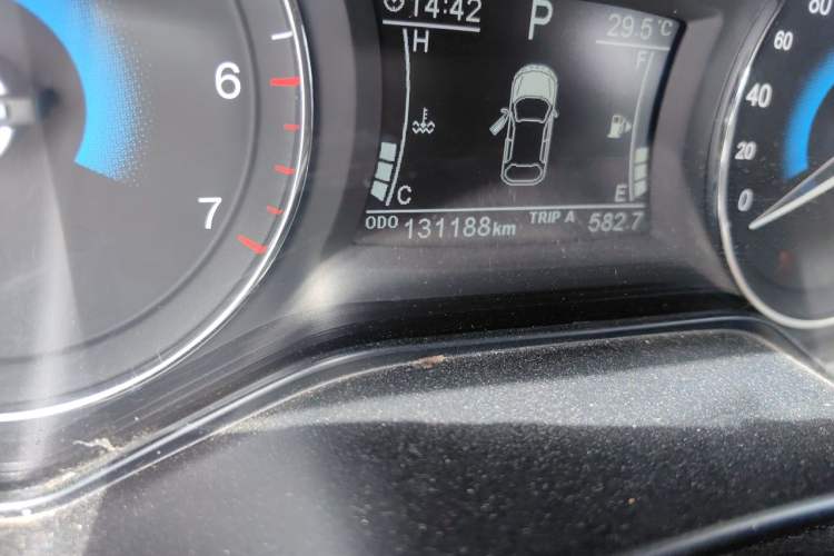 Used Dongfeng Fengon 580 2017 1.5T CVT Luxury Model Odometer Close Up