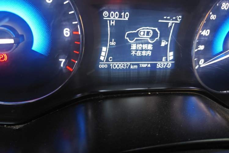 Used Dongfeng Fengon 580 2017 1.5T Manual Luxury Model Odometer Close Up