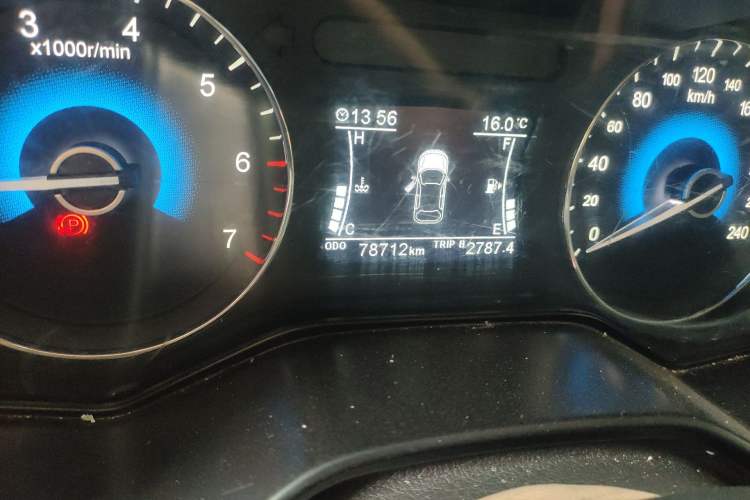 Used Dongfeng Fengon 580 2017 1.5T Manual Luxury Model Odometer Close Up