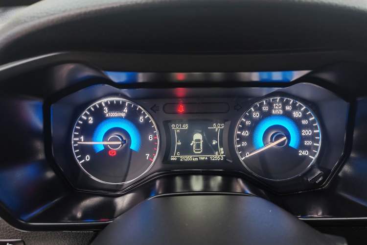 Used Dongfeng Fengon 580 2017 1.5T Manual Luxury Model Odometer Close Up