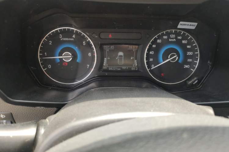 Used Dongfeng Fengon 580 2017 1.5T Manual Luxury Model Odometer Close Up