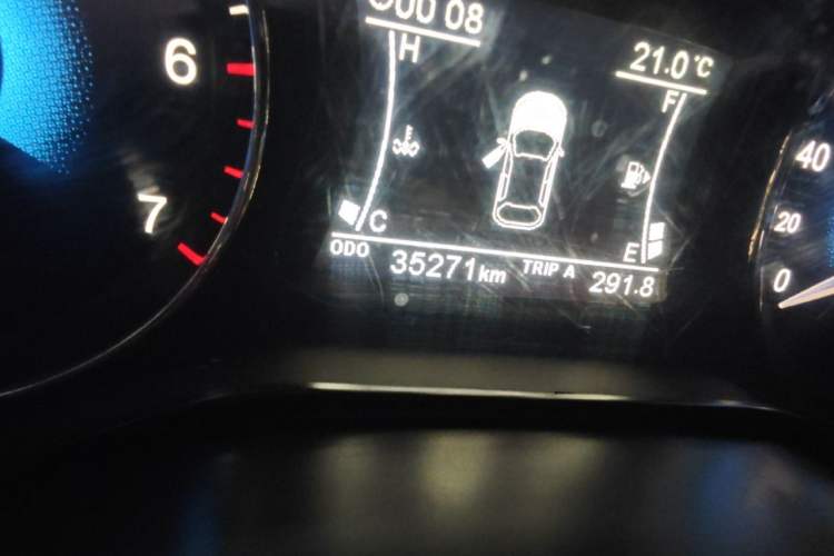 Used Dongfeng Fengon 580 2017 1.5T Manual Luxury Model Odometer Close Up