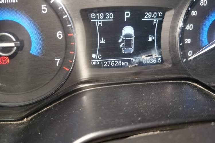 Used Dongfeng Fengon 580 2017 1.5T CVT Luxury Model Odometer Close Up
