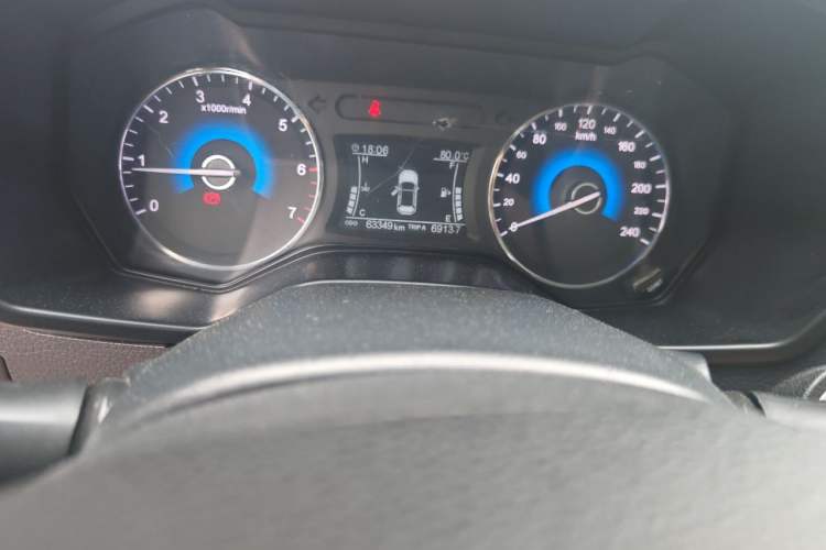 Used Dongfeng Fengon 580 2017 1.5T Manual Luxury Model Odometer Close Up