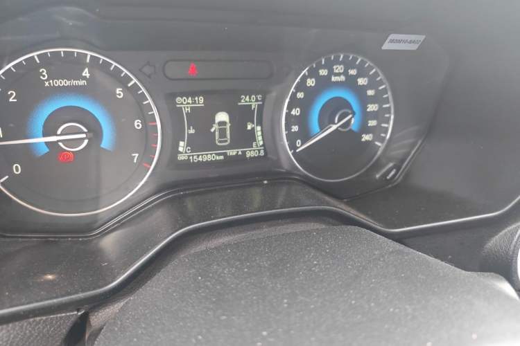 Used Dongfeng Fengon 580 2017 1.5T Manual Luxury Model Odometer Close Up