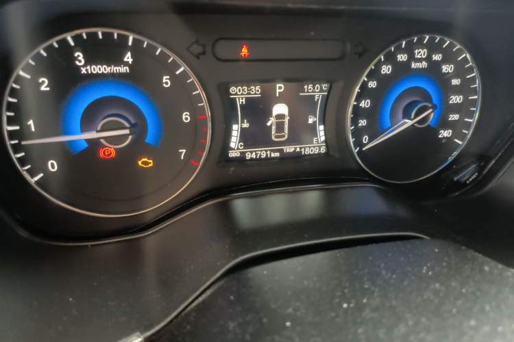 Used Dongfeng Fengon 580 2017 1.5T CVT Luxury Model Odometer Close Up