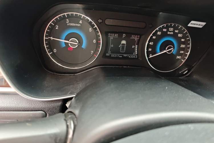 Used Dongfeng Fengon 580 2017 1.5T CVT Luxury Model Odometer Close Up