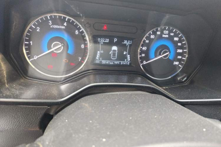 Used Dongfeng Fengon 580 2017 1.5T CVT Comfort Model Odometer Close Up