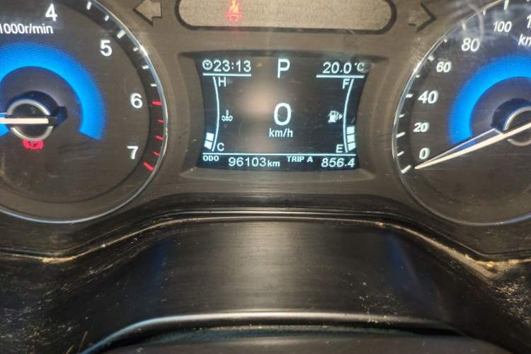 Used Dongfeng Fengon 580 2017 1.5T CVT Luxury Model Odometer Close Up