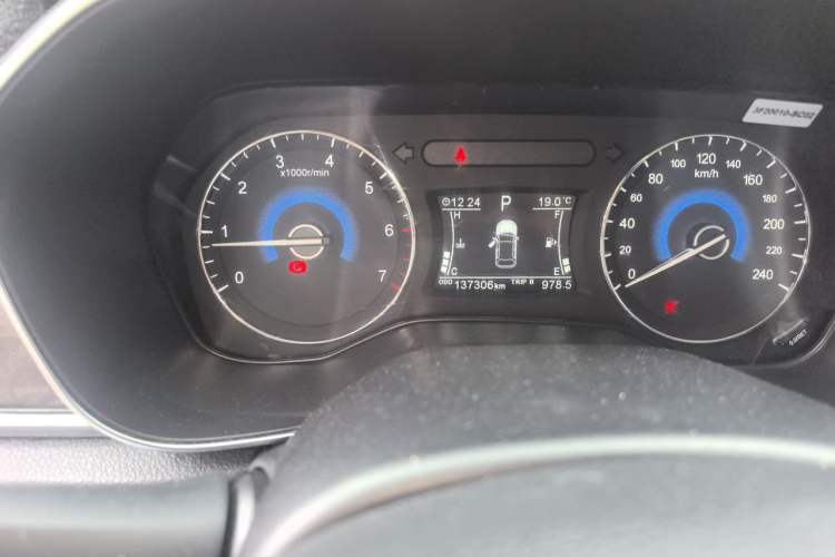 Used Dongfeng Fengon 580 2017 1.5T CVT Smart Connectivity Model Odometer Close Up