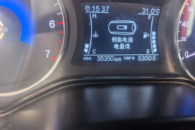 Used Dongfeng Fengon 580 2017 1.5T Manual Luxury Model Odometer Close Up