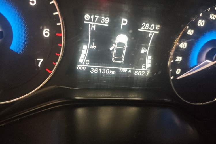 Used Dongfeng Fengon 580 2017 1.5T CVT Luxury Model Odometer Close Up