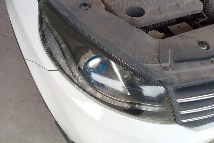 Used Dongfeng Fengon 580 2017 1.5T CVT Smart Style Model Right Front Headlight